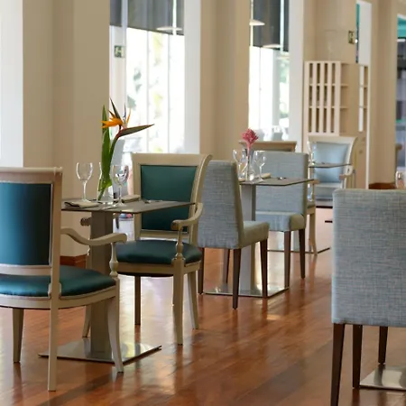 Escuela فندق سانتا بريخيذا