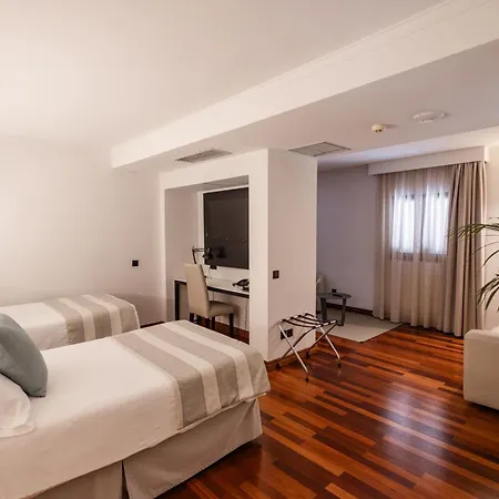 Escuela Ξενοδοχείο 4*